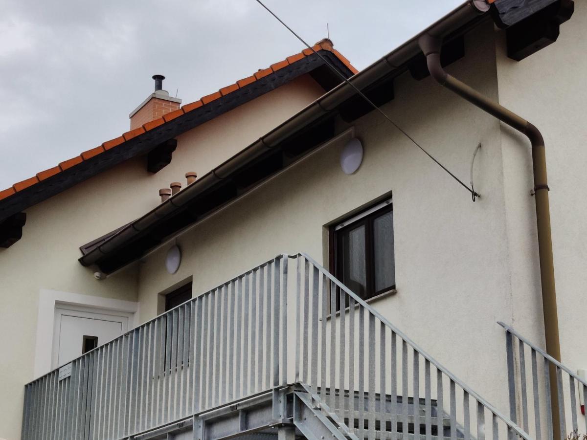 Holiday Home In Quiet Beautiful Area With Two Separate, Modern, Furnished Apartments Deutsch-Wagram Exterior photo