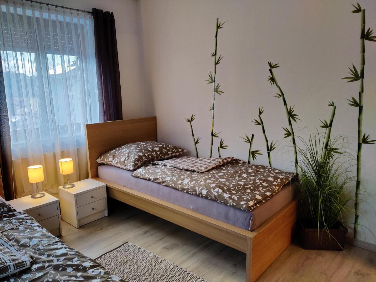 Holiday Home In Quiet Beautiful Area With Two Separate, Modern, Furnished Apartments Deutsch-Wagram Exterior photo