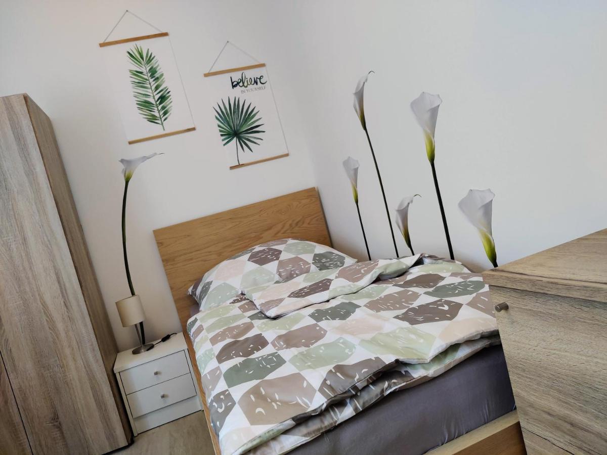 Holiday Home In Quiet Beautiful Area With Two Separate, Modern, Furnished Apartments Deutsch-Wagram Exterior photo